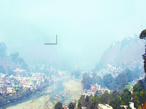 Unseasonable fog covered in Bageshwar